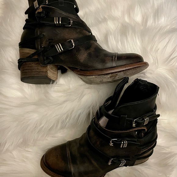 Freebird Booties Crue Size 8 Black Distressed * Excellent condition, worn once! - Picture 11 of 12